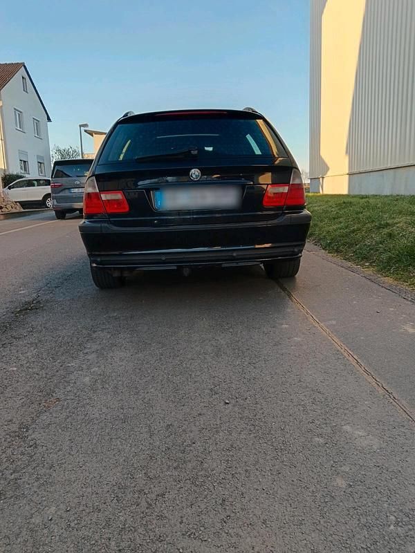 Gebraucht BMW 330 180 PS (132 kW) 2001 Schwarz Kombi