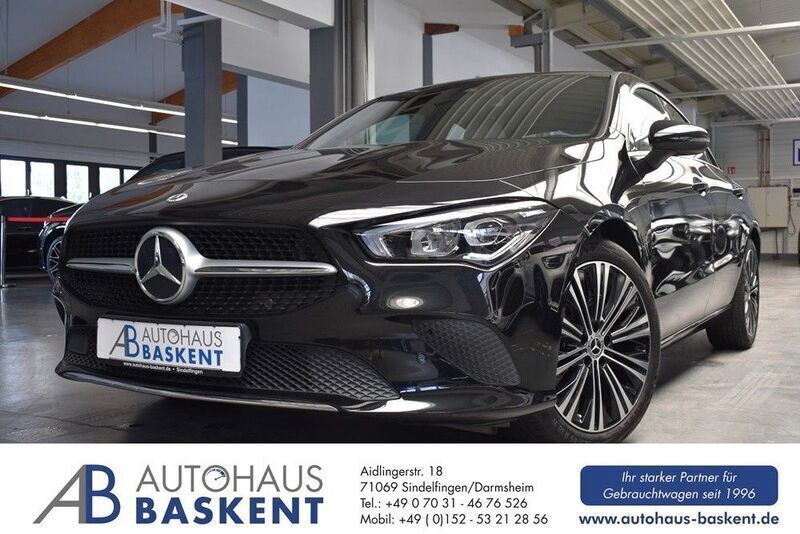 Schwarz Gebraucht 2021 Mercedes CLA200 Limousine | 31.890 € (Guter Preis) - Bild 1/4