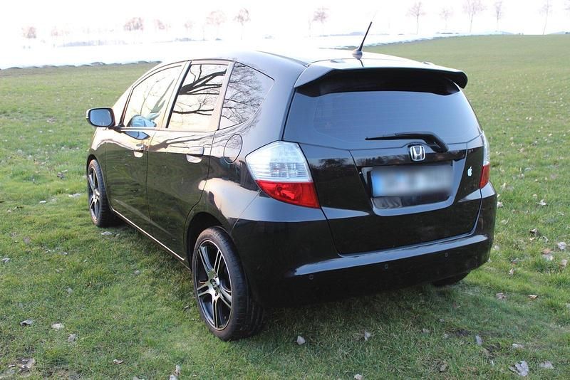 Gebraucht Honda Jazz 100 PS (73 kW) 2009 Schwarz Kleinwagen