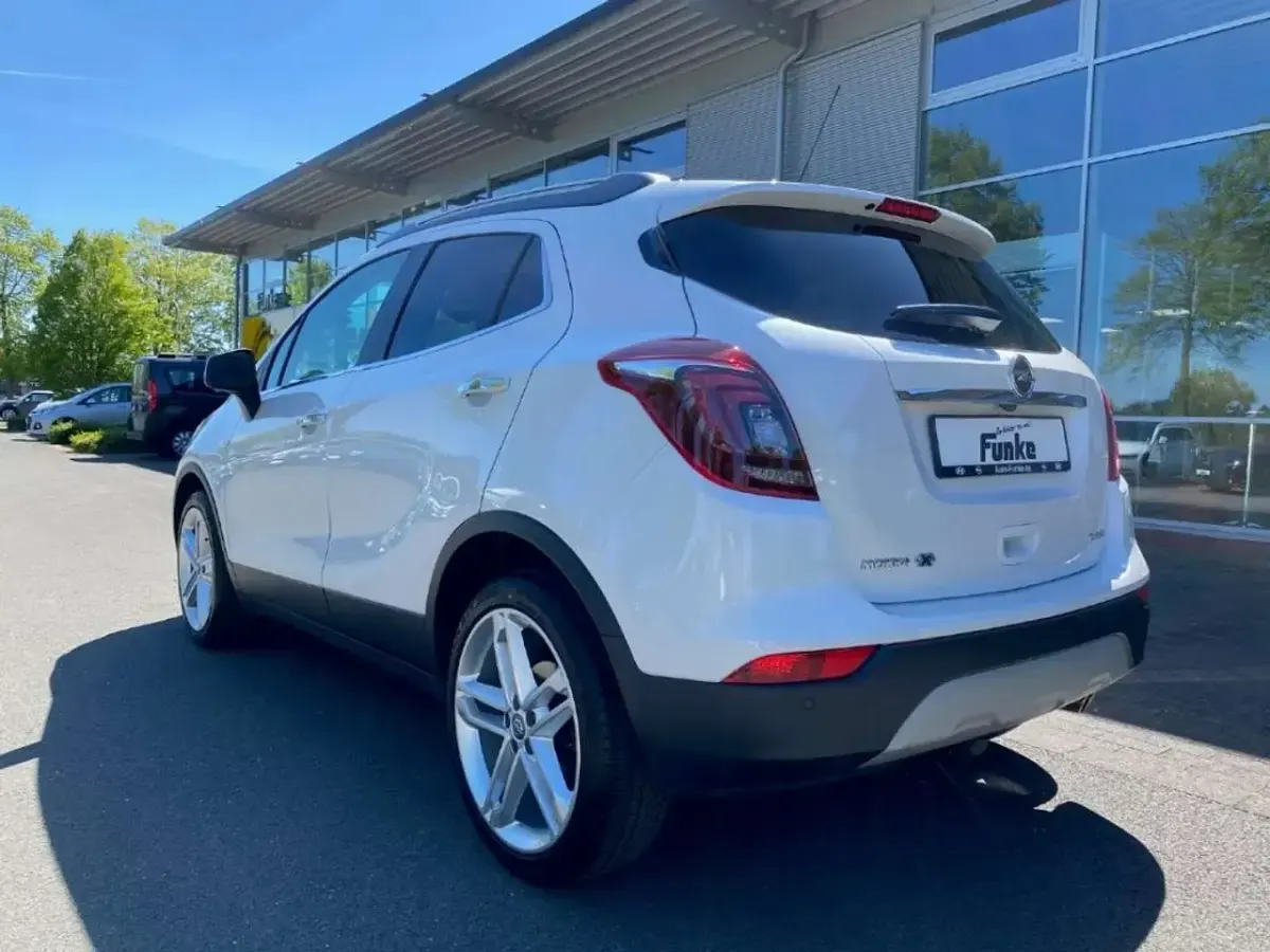 Gebraucht Opel Mokka X Color Innovation 152 PS (111 kW) 2017 Abalone weiss / dach schwarz SUV