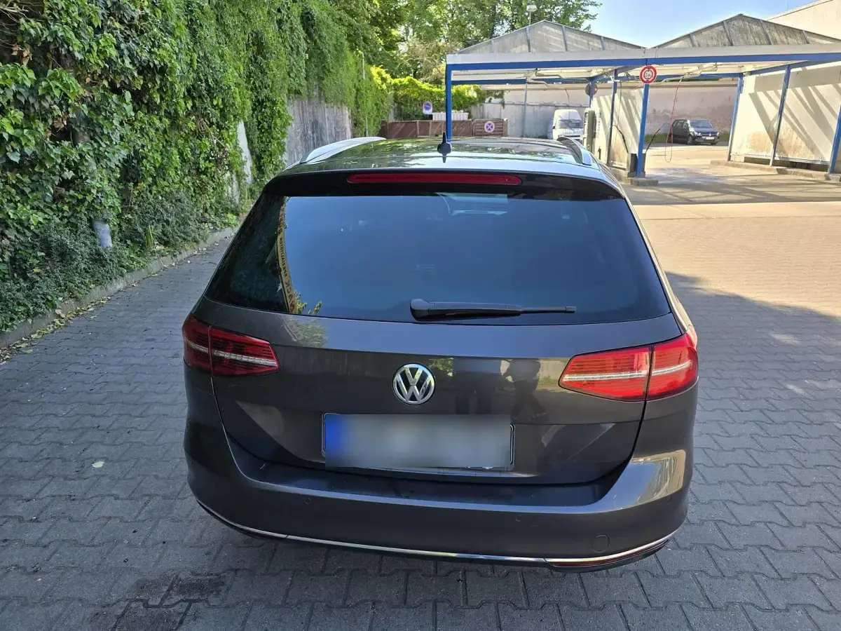 Gebraucht VW Passat 140 PS (102 kW) 2017 Braun Kombi