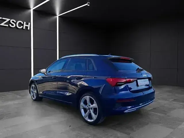 Używany Audi A3 Advanced 110 KM (80 kW) 2022 Niebieski Sedan/Limuzyna