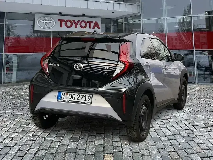 Gebraucht Toyota Aygo X Edition 72 PS (52 kW) 2025 Light purple silver / night SUV