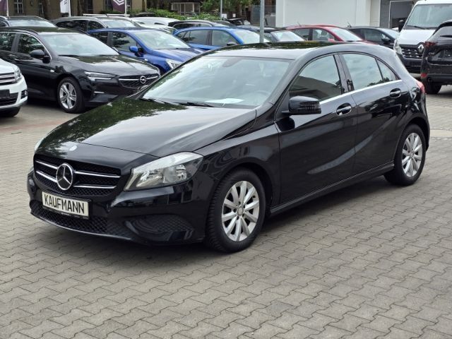 Schwarz Gebraucht 2012 Mercedes A180 Limousine | 13.980 € (Fairer Preis) - Bild 1/4