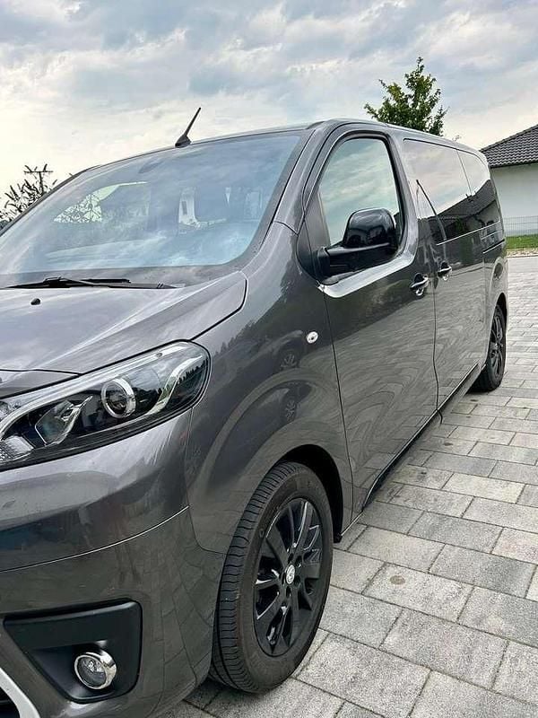 Grau Gebraucht 2023 Toyota Proace Van | 38.700 € (Superpreis) - Bild 1/4