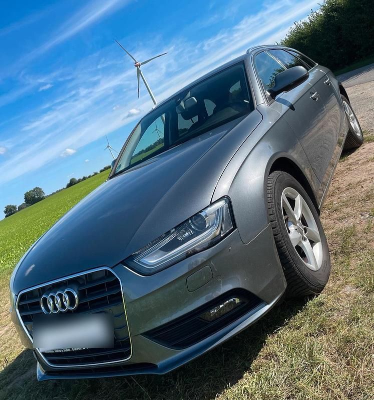 Grau Gebraucht 2013 Audi A4 Kombi | 7.399 € - Bild 1/4