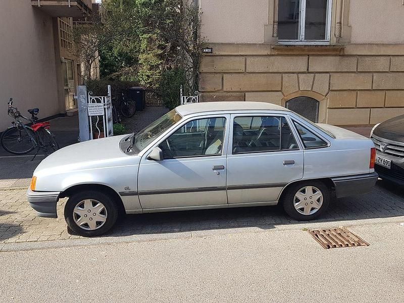 Gebraucht Opel Kadett 75 PS (55 kW) 1988 Silber Kleinwagen