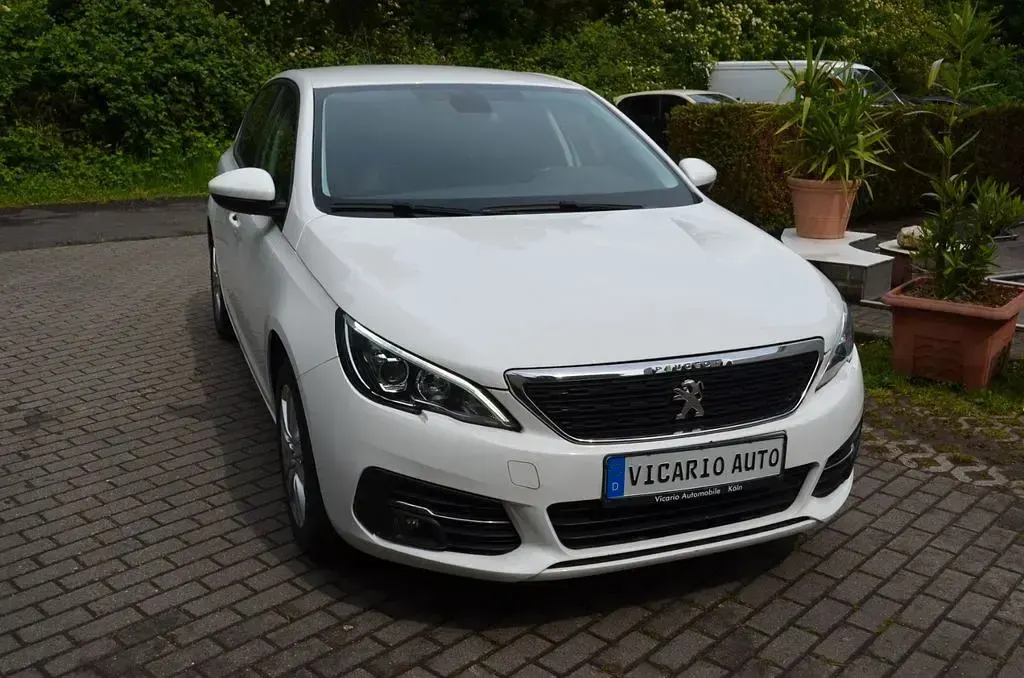 Gebraucht Peugeot 308 131 PS (96 kW) 2021 Weiß Limousine
