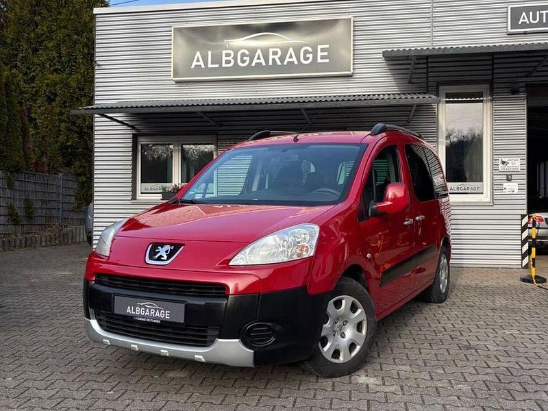 Gebraucht Peugeot Partner Tepee 92 PS (67 kW) 2011 Rot Van / Kleinbus