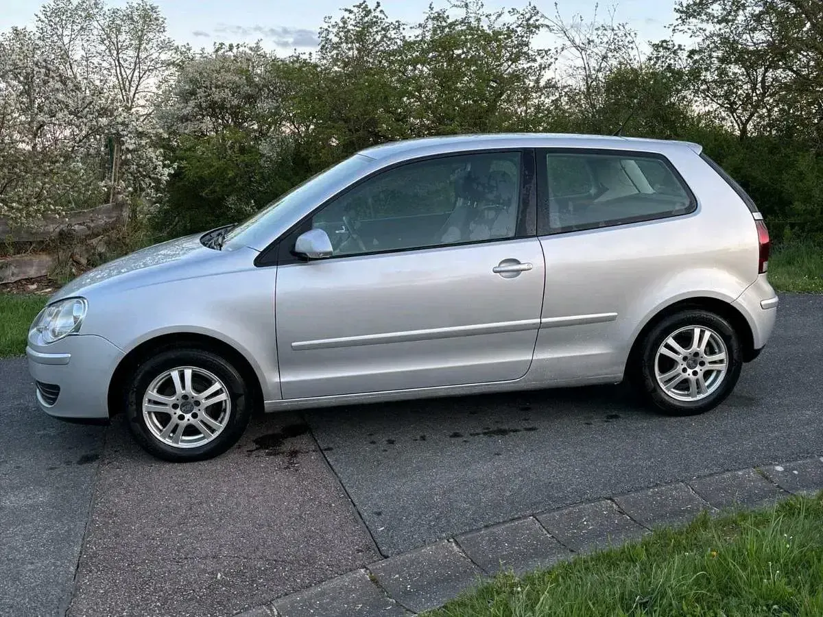 Gebraucht VW Polo 60 PS (44 kW) 2009 Silber Kleinwagen