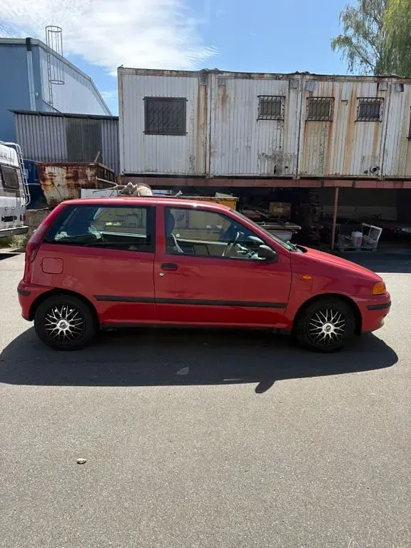 Gebraucht Fiat Punto 60 PS (44 kW) 1999 Rot Limousine