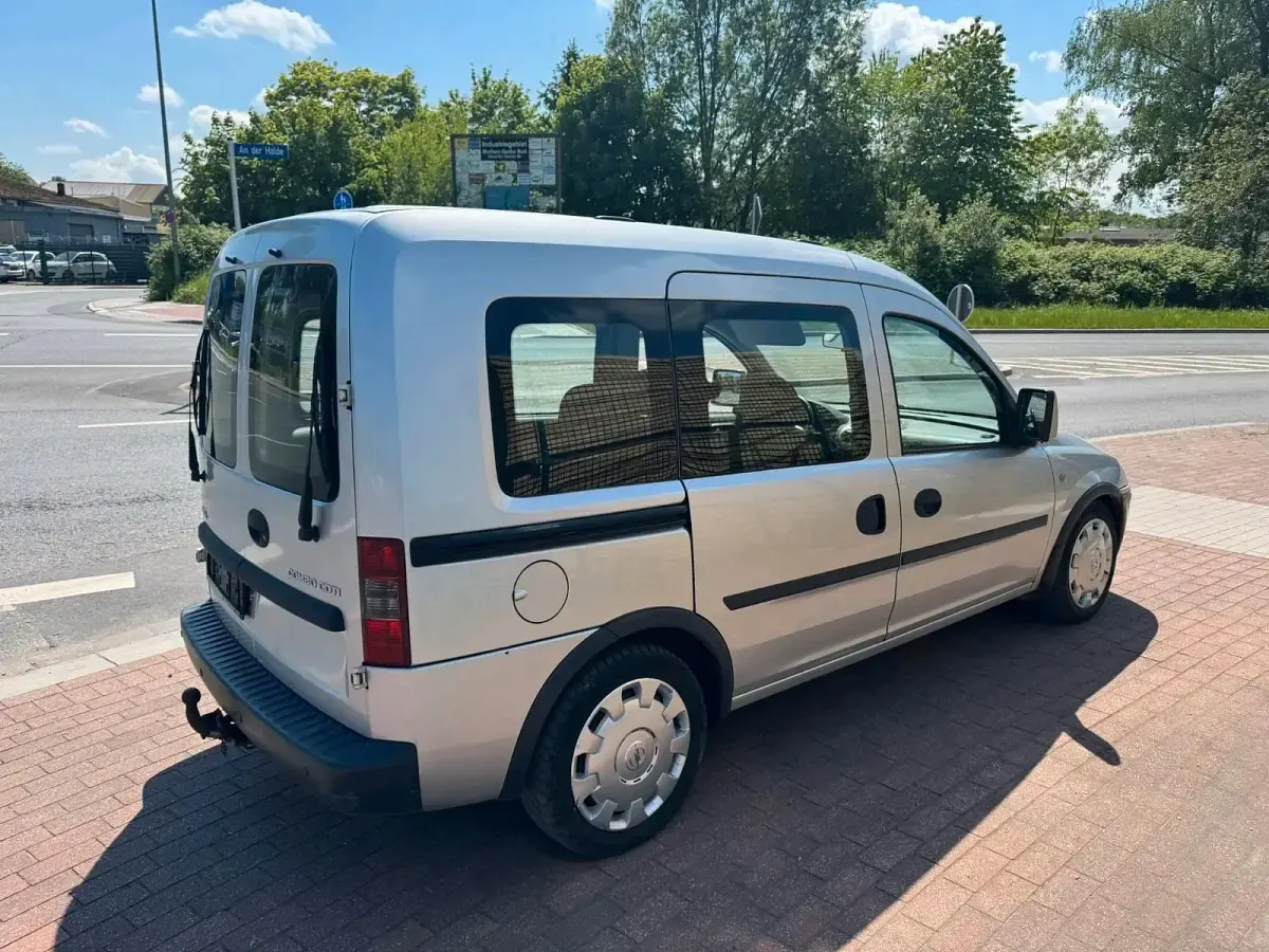 Używany Opel Combo 75 KM (55 kW) 2008 Srebrny Minivan
