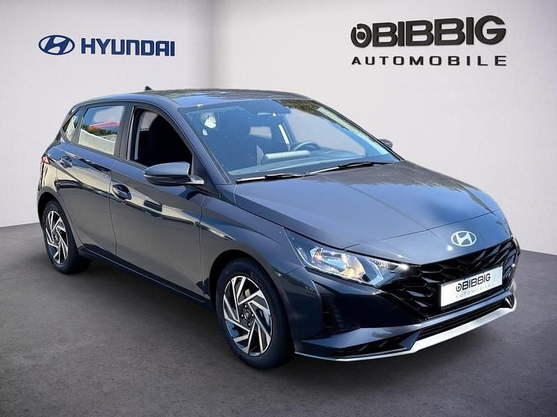 Gebraucht Hyundai i20 Trend 101 PS (74 kW) 2024 Schwarz Limousine