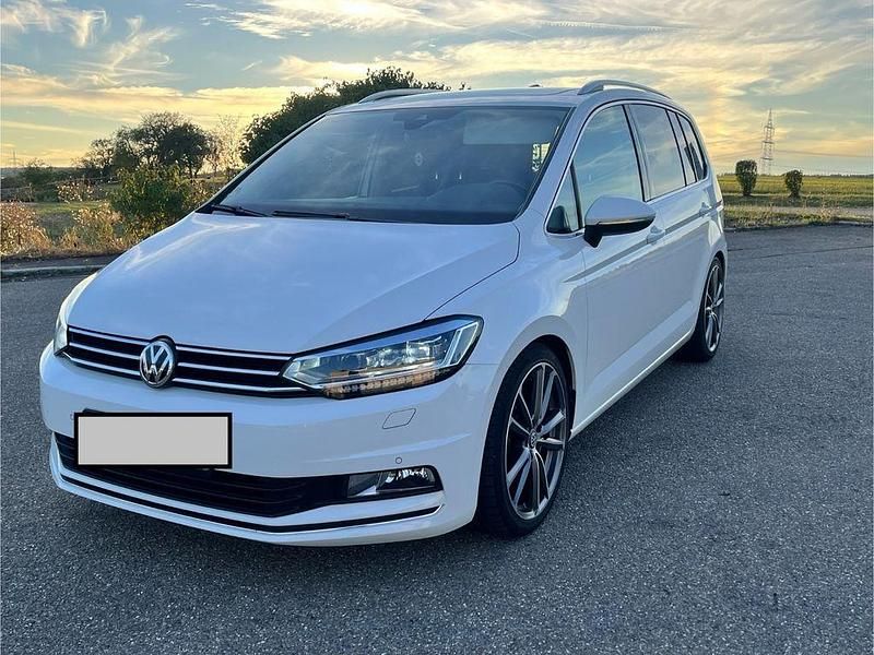 Weiß Gebraucht 2016 VW Touran Highline Van / Kleinbus | 18.500 € (Fairer Preis) - Bild 1/4