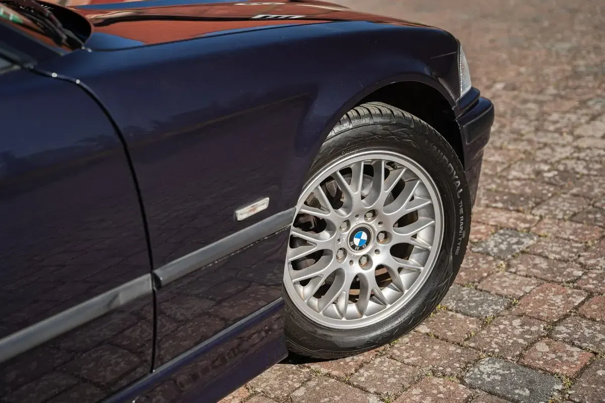 Gebraucht BMW 320 Cabriolet 150 PS (110 kW) 1997 Violet Cabrio