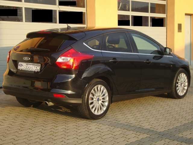 Gebraucht Ford Focus Individual 140 PS (102 kW) 2011 Schwarz metallic Limousine