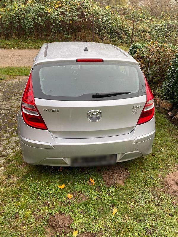 Gebraucht Hyundai i30 Edition 109 PS (80 kW) 2011 Grau Kleinwagen
