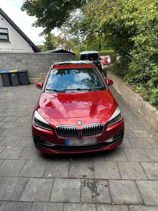 Rot Gebraucht 2018 BMW 220 Luxury Line Kombi | 19.500 € (Etwas zu teuer) - Bild 1/4