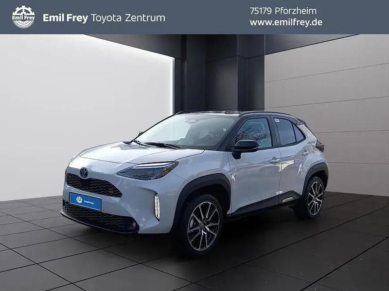 Dynamic grey metallic / dach sch Gebraucht 2025 Toyota Yaris Hybrid Premium | 32.850 € (Teuer) - Bild 1/4