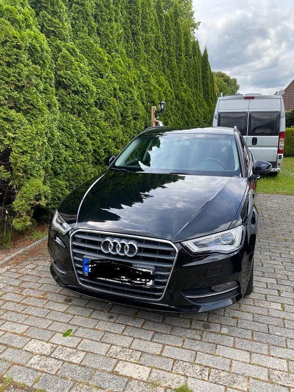 Schwarz Gebraucht 2014 Audi A3 Sportback Ambition Limousine | 14.500 € (Guter Preis) - Bild 1/4