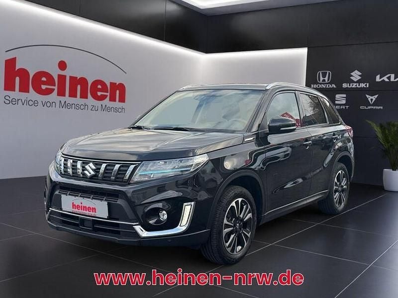 Schwarz Gebraucht 2024 Suzuki Vitara Comfort+ SUV | 23.899 € (Fairer Preis) - Bild 1/4