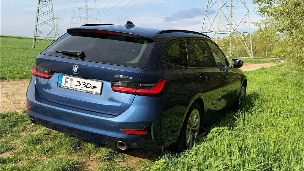 Gebraucht BMW 330e 292 PS (214 kW) 2021 Blau Kombi