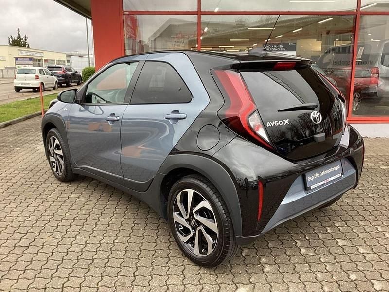 Gebraucht Toyota Aygo X Basis 72 PS (52 kW) 2025 Celestite grey metallic / nigh SUV