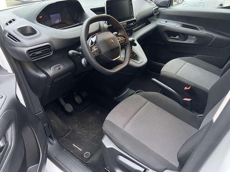 Gebraucht Peugeot Partner Premium 102 PS (75 kW) 2023 Weiss icy Van / Kleinbus