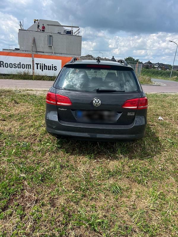 Gebraucht VW Passat 140 PS (102 kW) 2012 Grau Kombi