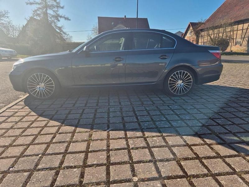 Gebraucht BMW 523 190 PS (139 kW) 2008 Silber Limousine