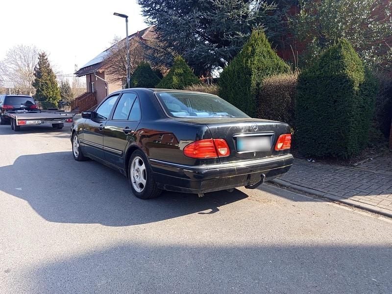 Gebraucht Mercedes E200 136 PS (100 kW) 1999 Limousine