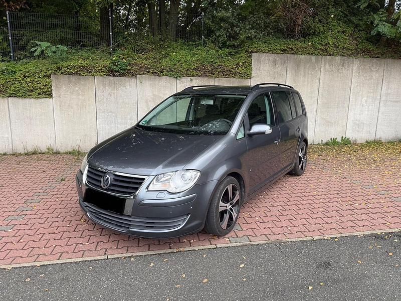 Grau Gebraucht 2007 VW Touran Van / Kleinbus | 3.999 € (Fairer Preis) - Bild 1/4