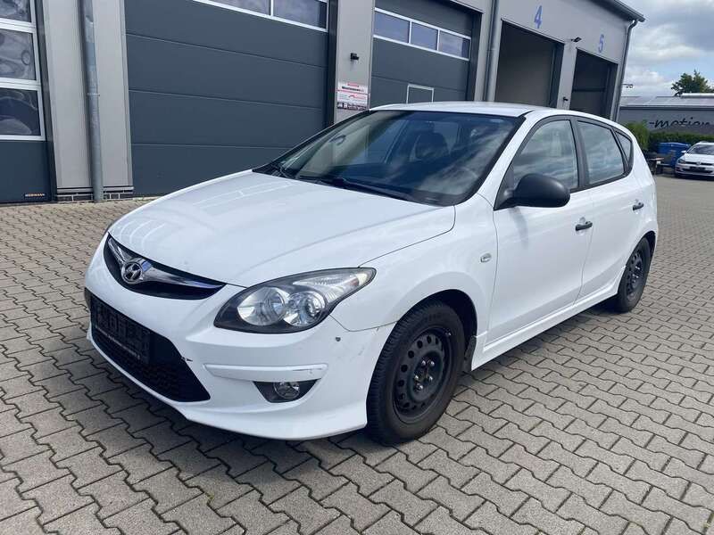 Crystal white Gebraucht 2010 Hyundai i30 Classic Kleinwagen | 2.950 € (Fairer Preis) - Bild 1/4