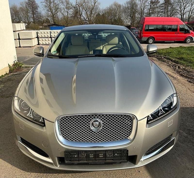 Gebraucht Jaguar XF 190 PS (139 kW) 2012 Silber Limousine