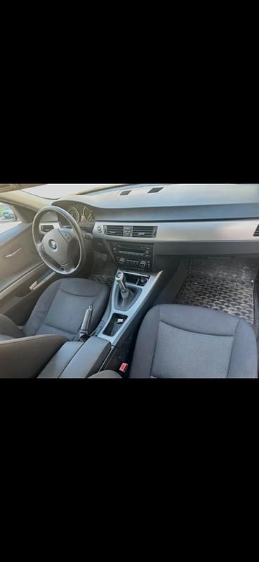 Gebraucht BMW 318 143 PS (105 kW) 2007 Grau Kombi
