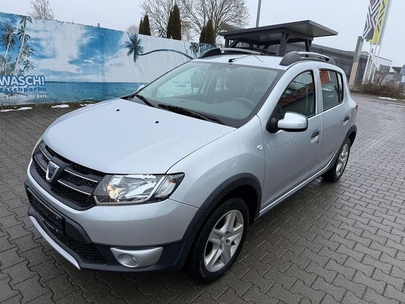 Grau Gebraucht 2013 Dacia Sandero Prestige Limousine | 3.650 € (Guter Preis) - Bild 1/4