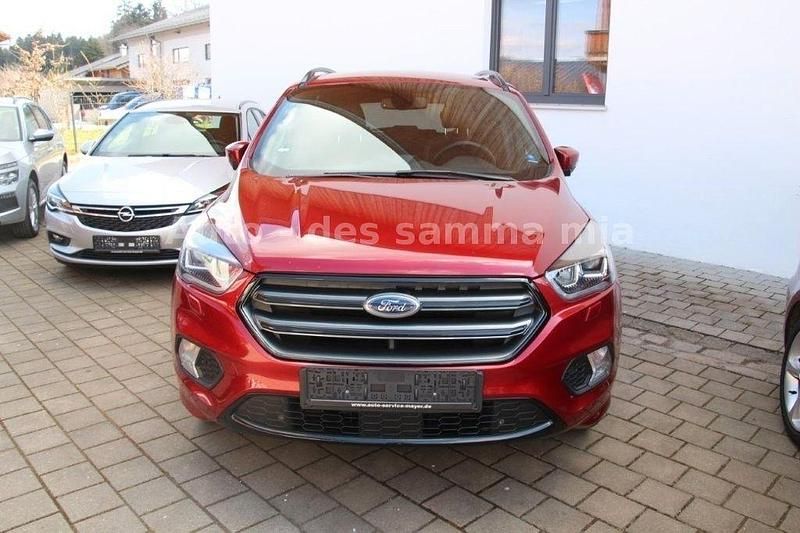 Gebraucht Ford Kuga ST-Line 179 PS (131 kW) 2018 Rot SUV
