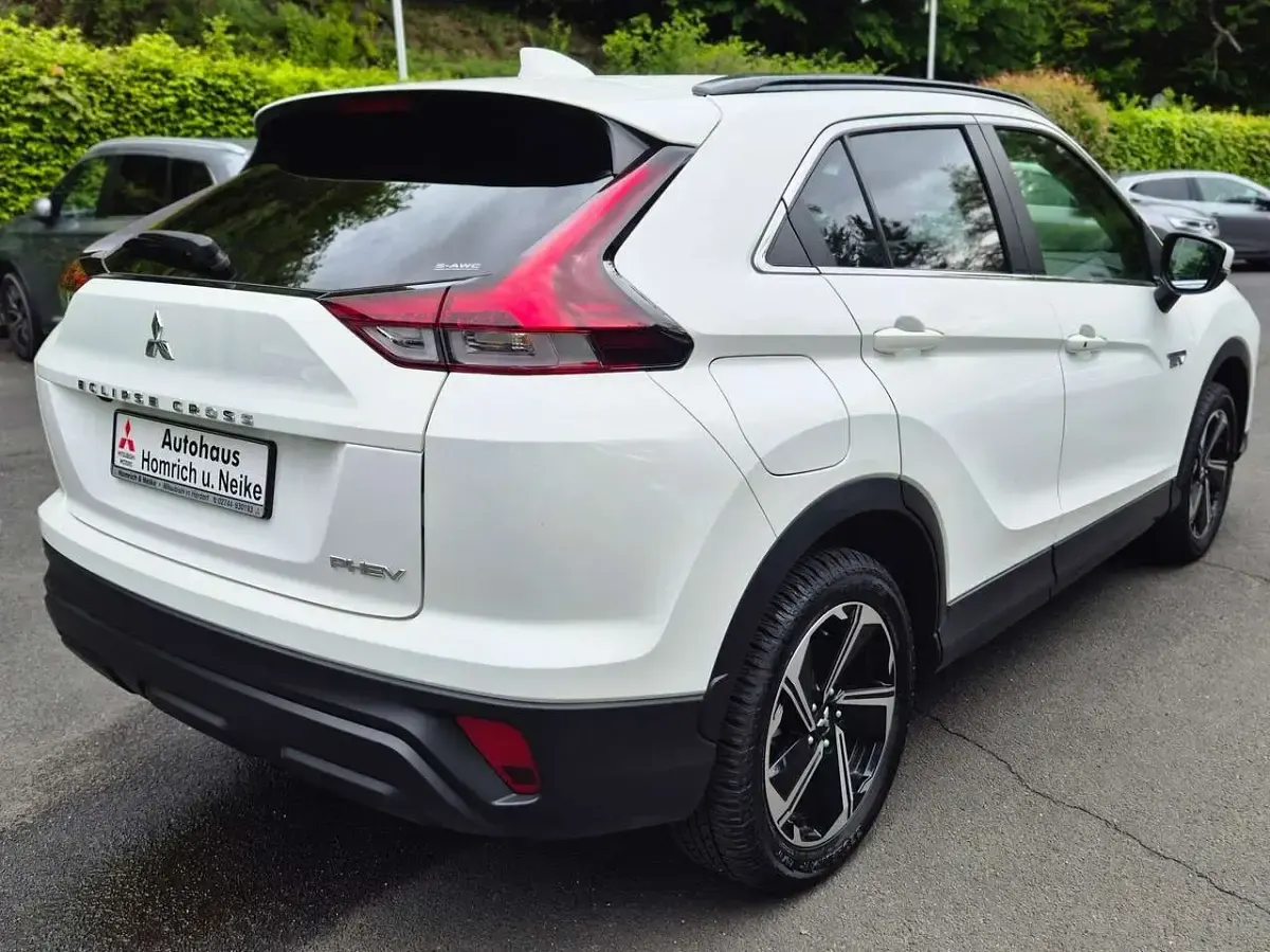 Używany Mitsubishi Eclipse Cross Basis 188 KM (138 kW) 2024 Biały SUV