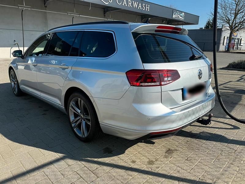 Gebraucht VW Passat 120 PS (88 kW) 2020 Silber Kombi