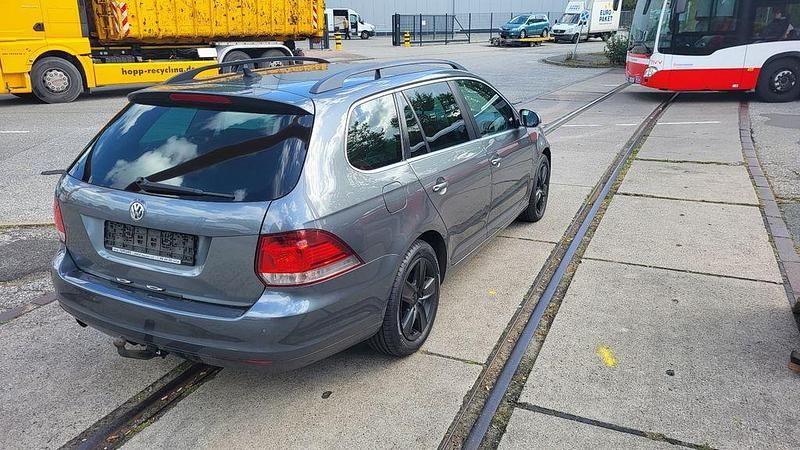 Second-hand VW Golf VI Comfortline 105 CP (77 kW) 2010 Gri Hatchback