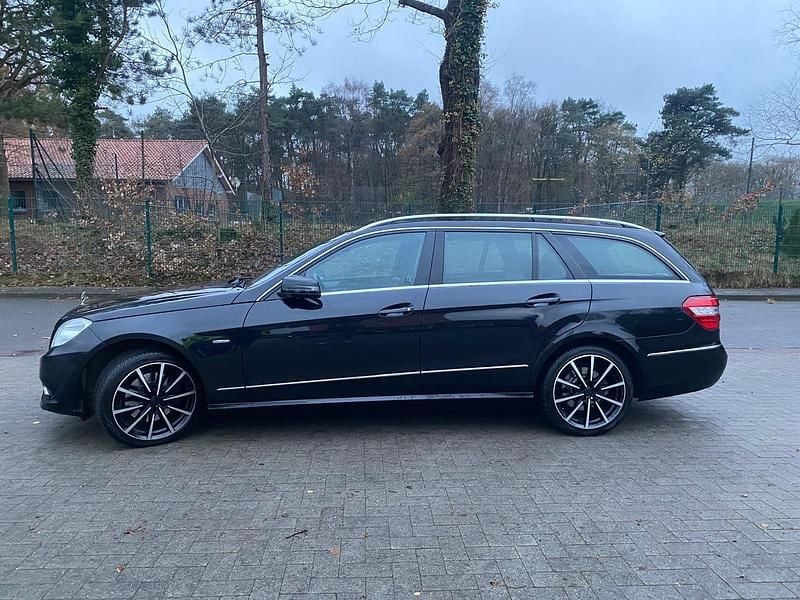 Gebraucht Mercedes E350 231 PS (169 kW) 2011 Schwarz Kombi