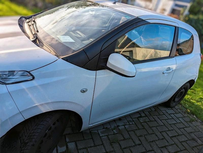 Weiß Gebraucht 2017 Citroën C1 SELECTION Kleinwagen | 4.500 € (Guter Preis) - Bild 1/4