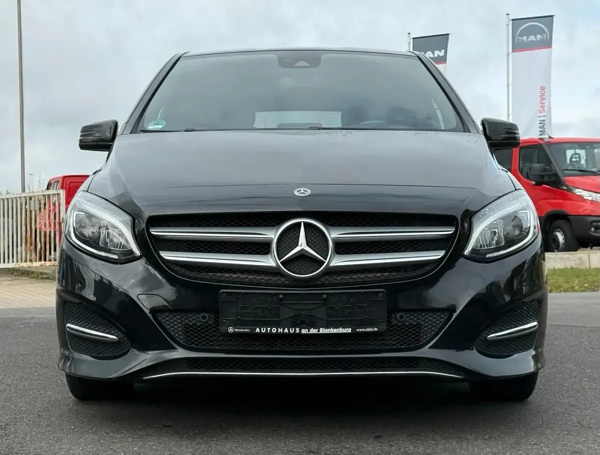 Gebraucht Mercedes B200 136 PS (100 kW) 2017 Schwarz Kleinwagen