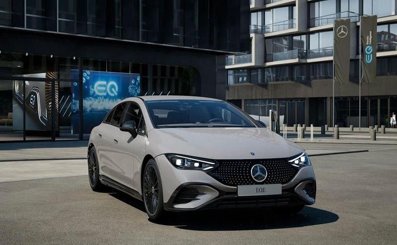 Grau Gebraucht 2022 Mercedes EQE300 AMG line Limousine | 42.500 € (Fairer Preis) - Bild 1/4