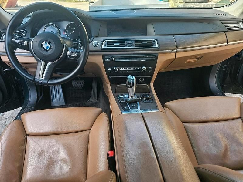 Gebraucht BMW 740 306 PS (225 kW) 2010 Grün Limousine