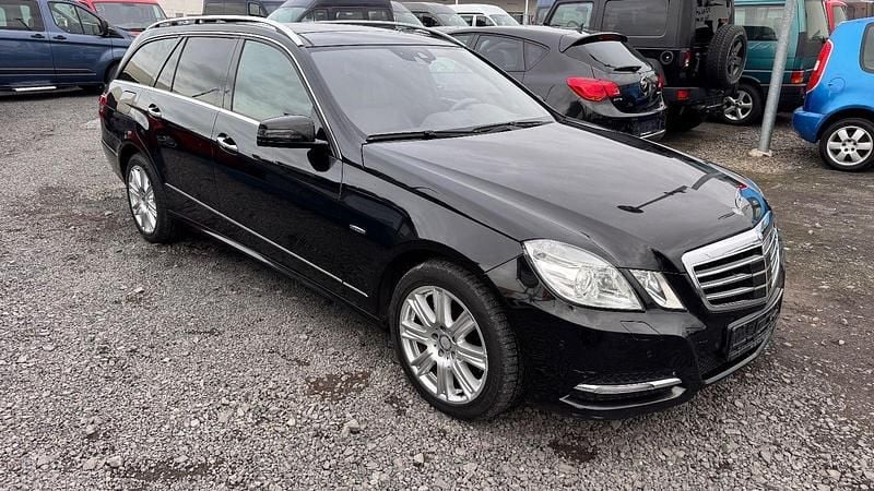 Schwarz Gebraucht 2010 Mercedes E350 Limousine | 6.500 € (Superpreis) - Bild 1/4