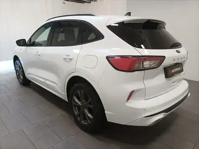 Usado Ford Kuga ST-Line 152 HP (111 kW) 2022 Branco SUV