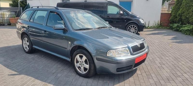Grau Gebraucht 2004 Skoda Octavia Family Kombi | 2.199 € (Fairer Preis) - Bild 1/4