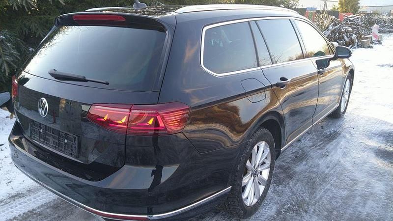 Gebraucht VW Passat Elegance 150 PS (110 kW) 2024 Schwarz Kombi