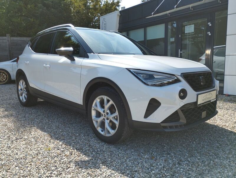Weiß Gebraucht 2022 Seat Arona FR SUV | 18.950 € (Fairer Preis) - Bild 1/4